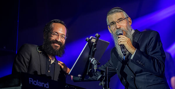 אחיה כהן על הפסנתר