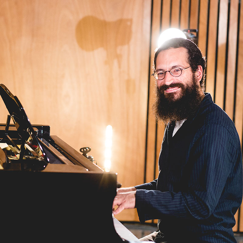 אחיה אשר כהן — פסנתרן יוצר